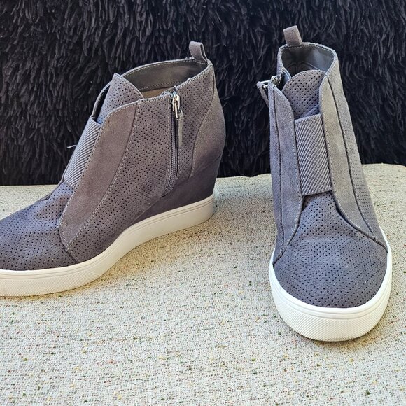 MIA Women Sneaker Wedge Shoes Ankle Booties Wedge Heels Gray Suede Side Zip - Picture 4 of 12